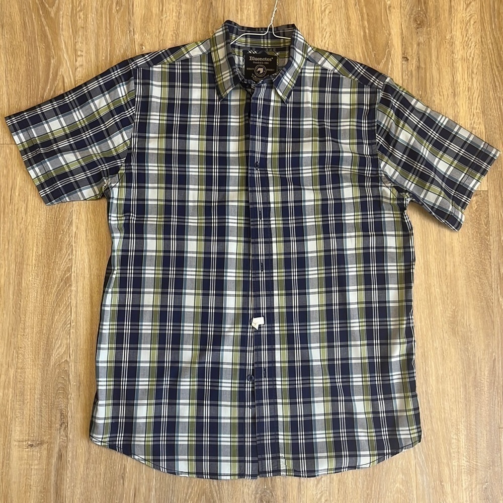 Men’s Bluenotes Green and Blue Plaid Collared Button Down Shirt.  Size Medium